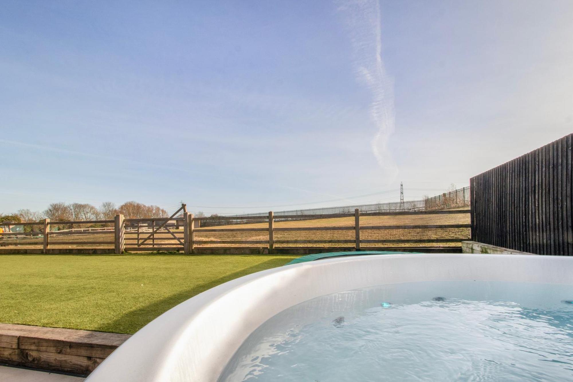 Alpaca House - Sleeps 17 - Diy Hot Tub Villa Gravesend Luaran gambar